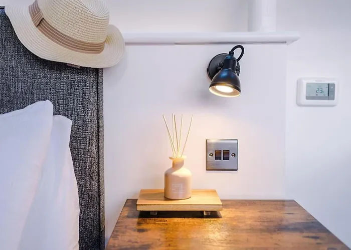 Incredible 3bed Townhouse, Rooftop Patio, Sleeps 6 * Manchester