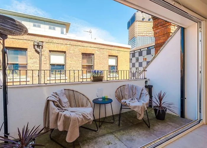 Incredible 3bed Townhouse, Rooftop Patio, Sleeps 6