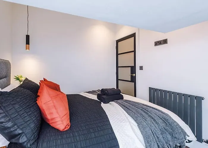 Incredible 3bed Townhouse, Rooftop Patio, Sleeps 6 Daire Manchester