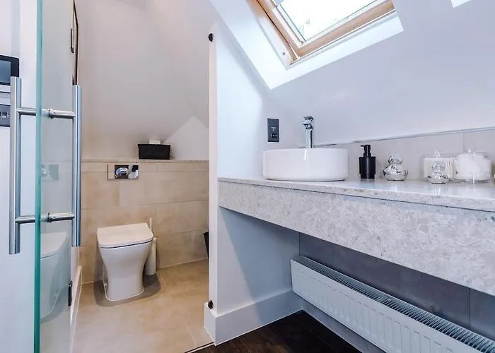 Incredible 3bed Townhouse, Rooftop Patio, Sleeps 6 *