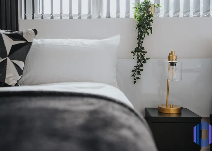 Sophisticated & Stylish Flat Near Airport - Sleeps 9 Apartmán *