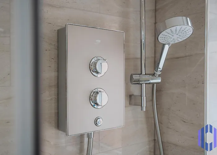 Sophisticated & Stylish Flat Near Airport - Sleeps 9 Manchester