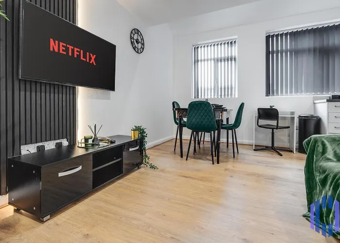 Sophisticated & Stylish Flat Near Airport - Sleeps 9 Lejlighed *