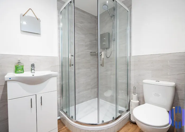 Scandi Loft Style - Sleeps 6 - Near Airport Mánchester