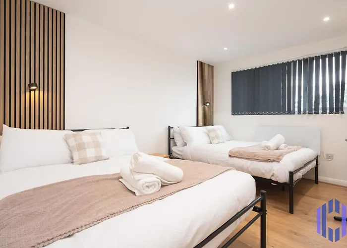 Апартаменты Scandi Loft Style - Sleeps 6 - Near Airport