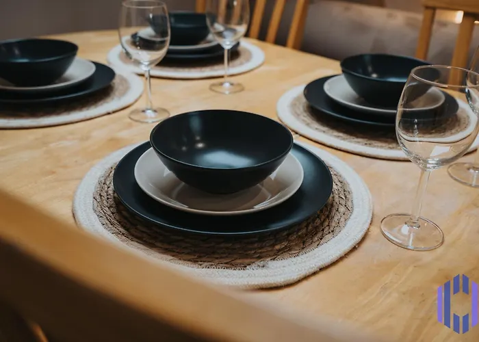 Scandi Loft Style - Sleeps 6 - Near Airport