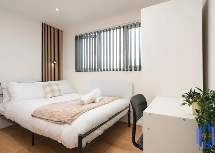 Scandi Loft Style - Sleeps 6 - Near Airport * Mánchester