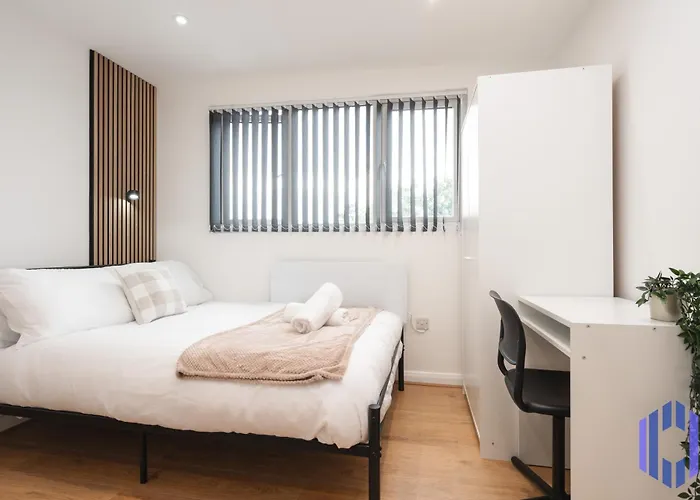 Scandi Loft Style - Sleeps 6 - Near Airport Mánchester