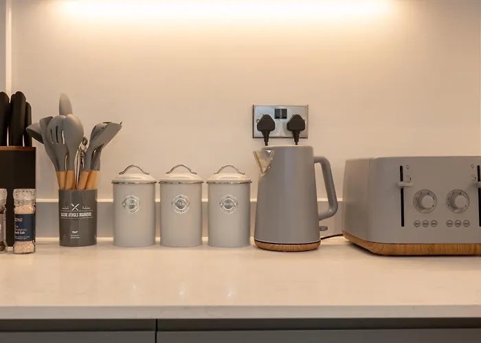 Apartment Pet Friendly 2br Near Station By Asquare Letting *