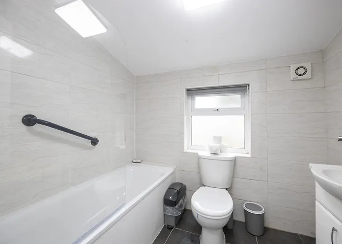 Huge 6br Sleeps 12 Near City! *