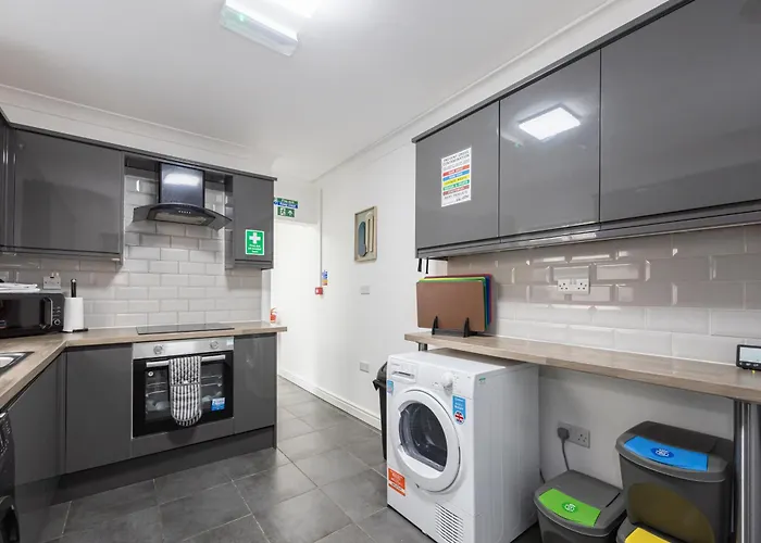 Huge 6br Sleeps 12 Near City!