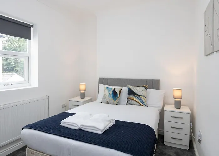 Сasa de vacaciones Huge 6br Sleeps 12 Near City! *