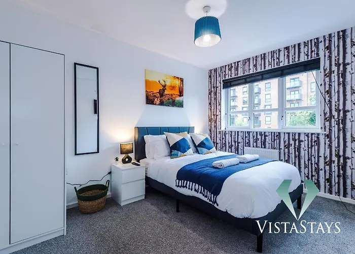 Spacious 3bdr House By Vista Short Lets & Serviced Salford With Pool Table & Free Parking Manchester