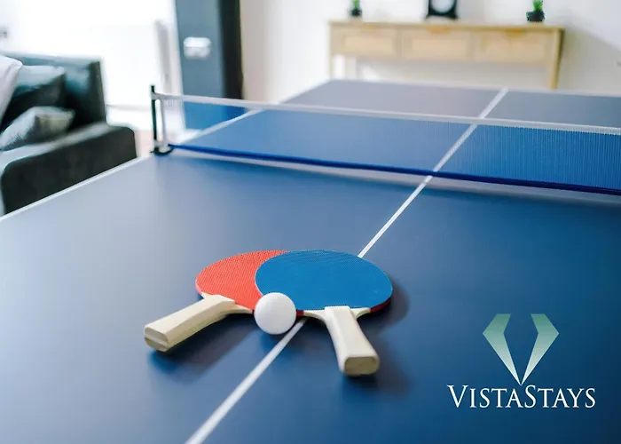 Spacious 3bdr House By Vista Short Lets & Serviced Salford With Pool Table & Free Parking