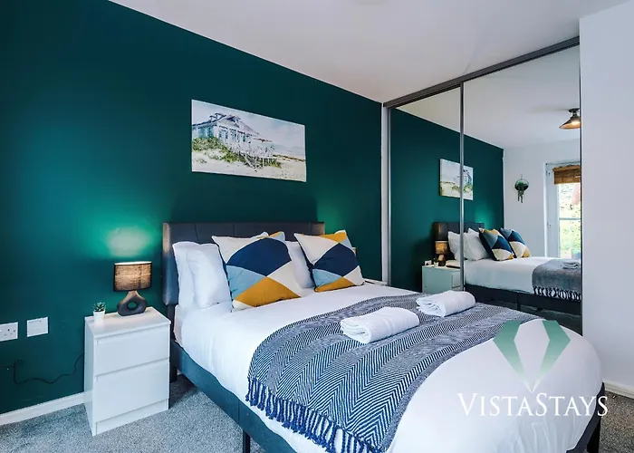 Spacious 3bdr House By Vista Short Lets & Serviced Salford With Pool Table & Free Parking 맨체스터