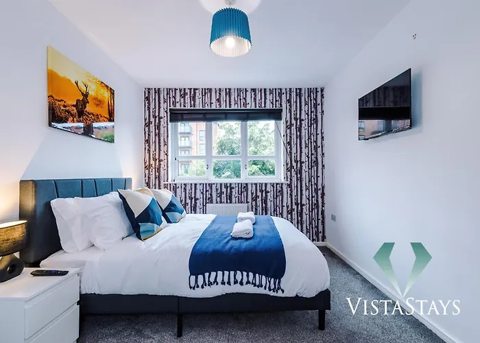 Spacious 3bdr House By Vista Short Lets & Serviced Salford With Pool Table & Free Parking Apartament