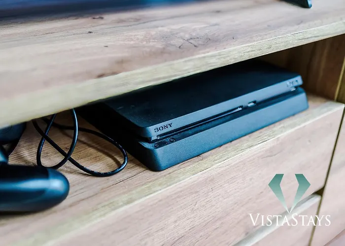 아파트 Spacious 3bdr House By Vista Short Lets & Serviced Salford With Pool Table & Free Parking *