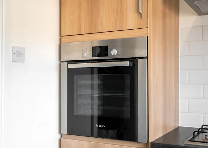 52 Furnival Road, Pensión