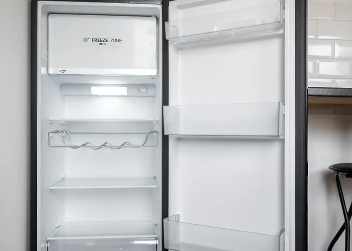 52 Furnival Road, 4*