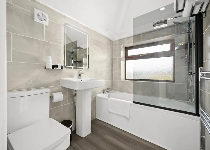 52 Furnival Road, Pensión 4*