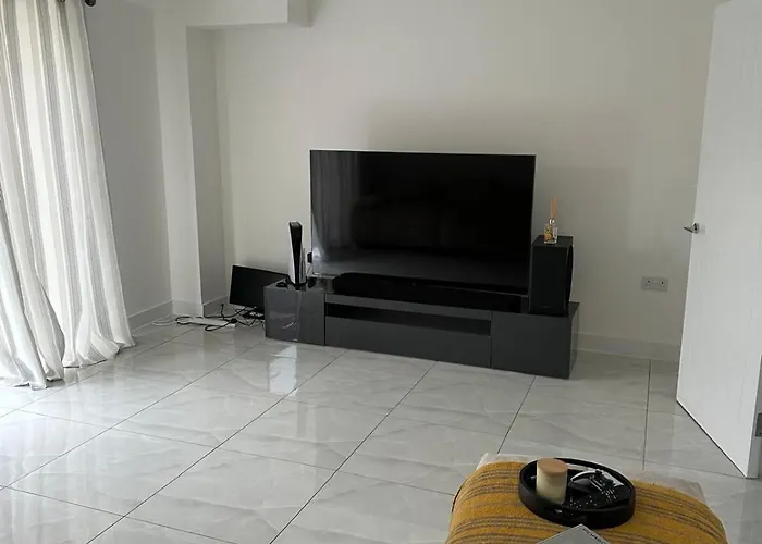 Apartament Lush King Ensuite In A Shared *