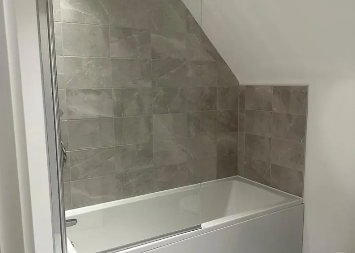 Lush King Ensuite In A Shared *