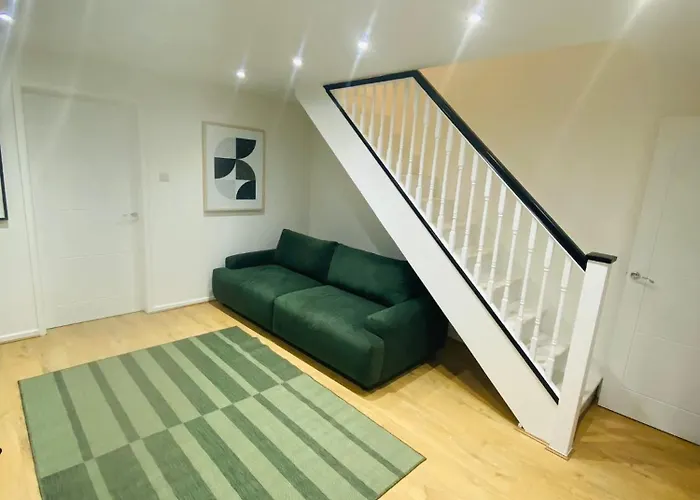 Nyaraló Live Coop Apartment-entire House With Free Parking And Garden- Etihad Stadium *