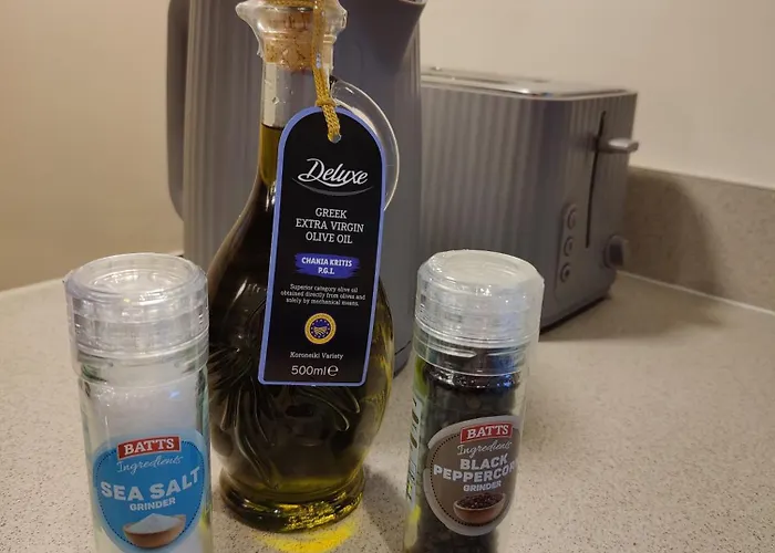 Free Private Parking - City Centre 2 Bedroom Ensuite Near Shopping & Financial Centre, Victoria Station & Ao *