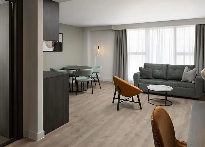 Ξενοδοχείο By Marriott Piccadilly 4*