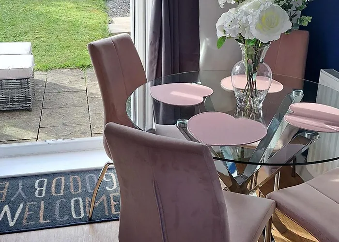 펜션 The Heart - Cosy 3 Bedroom House With Double Driveway And Garden In