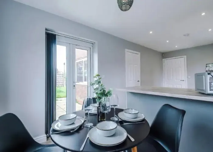 Semesterbostad Lux 3 Bed 10 Mins From Centre - Parking & Netflix *