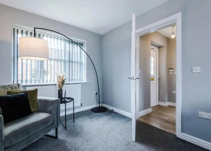 Lux 3 Bed 10 Mins From Centre - Parking & Netflix *