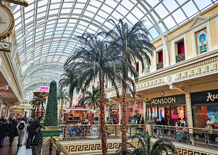 Entire Cozy Apt, Prime Location & Free Parking شقة