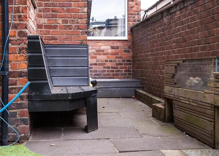 Entire Luxury In Old Trafford, Next To Mufc *