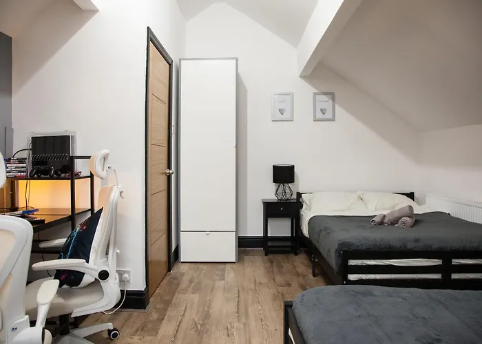 Entire Luxury In Old Trafford, Next To Mufc 펜션