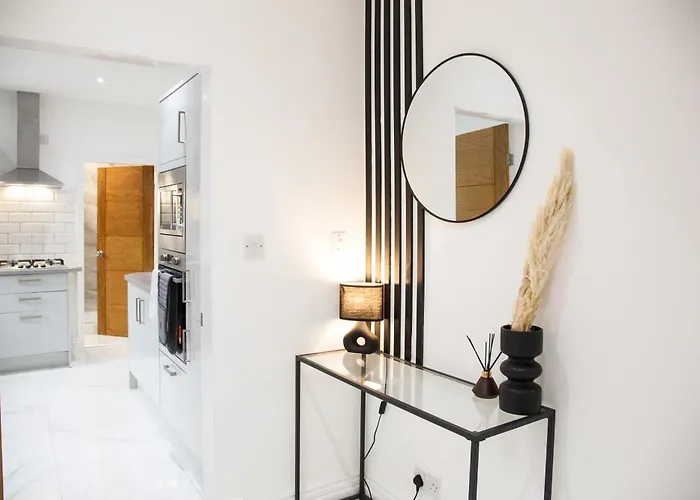 Entire Luxury In Old Trafford, Next To Mufc *