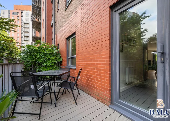 Modern Spacious 2bedroom Great! Location By Etihad Mancity Stadium& Coop Live Arena 아파트 *