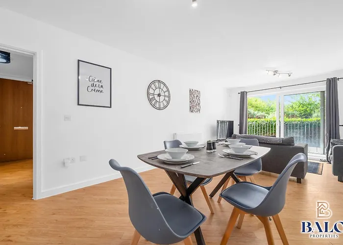 Modern Spacious 2bedroom Great! Location By Etihad Mancity Stadium& Coop Live Arena 아파트 *