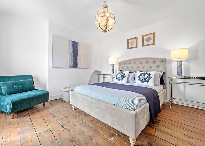 Large & Stylish Townhouse King Beds&free Parking Сasa de vacaciones