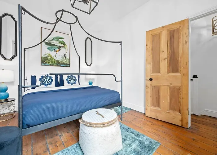 Large & Stylish Townhouse King Beds&free Parking 펜션