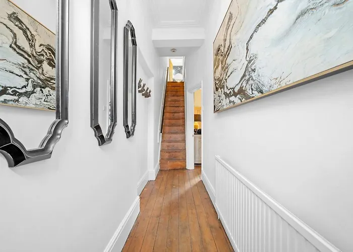 Large & Stylish Townhouse King Beds&free Parking Сasa de vacaciones Mánchester