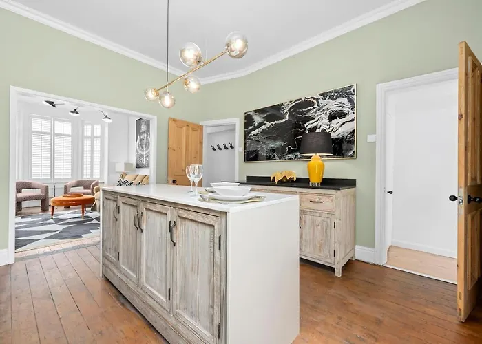 펜션 Large & Stylish Townhouse King Beds&free Parking