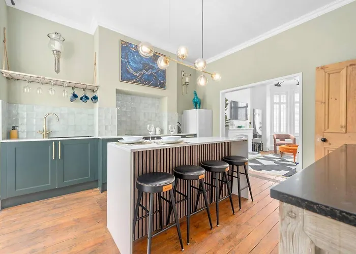 Large & Stylish Townhouse King Beds&free Parking *