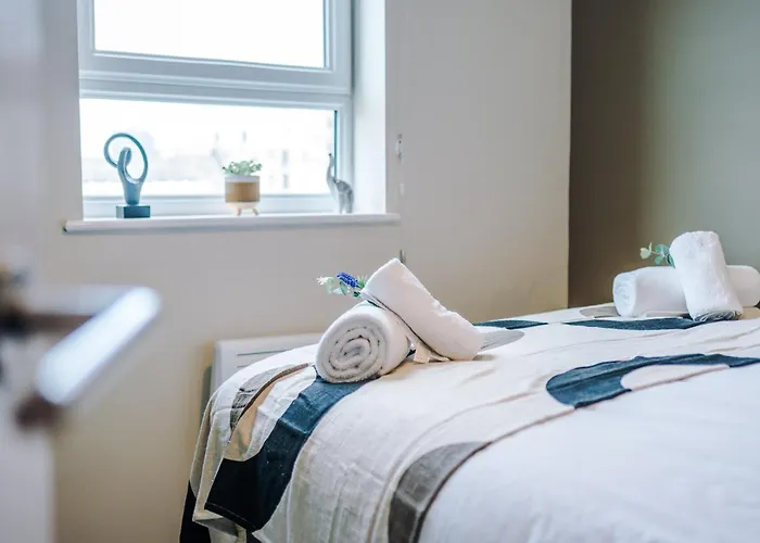 New! Stylish 2-bed In By 53 Degrees Property, Great Location - Sleeps 6! Apartamento