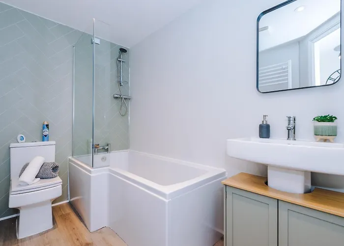 New! Stylish 2-bed In By 53 Degrees Property, Great Location - Sleeps 6! 아파트