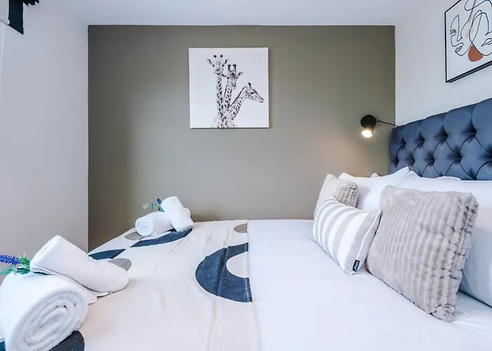 New! Stylish 2-bed In By 53 Degrees Property, Great Location - Sleeps 6! * Manchester