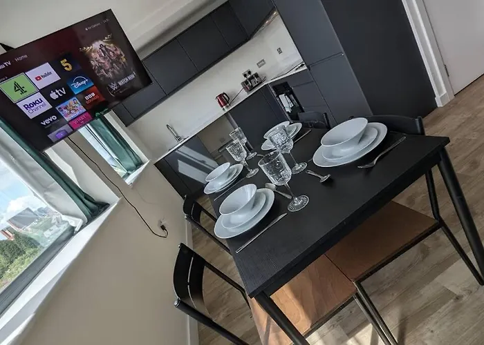 Lovely 1br Penthouse Near Mcr Stadiums Манчестер