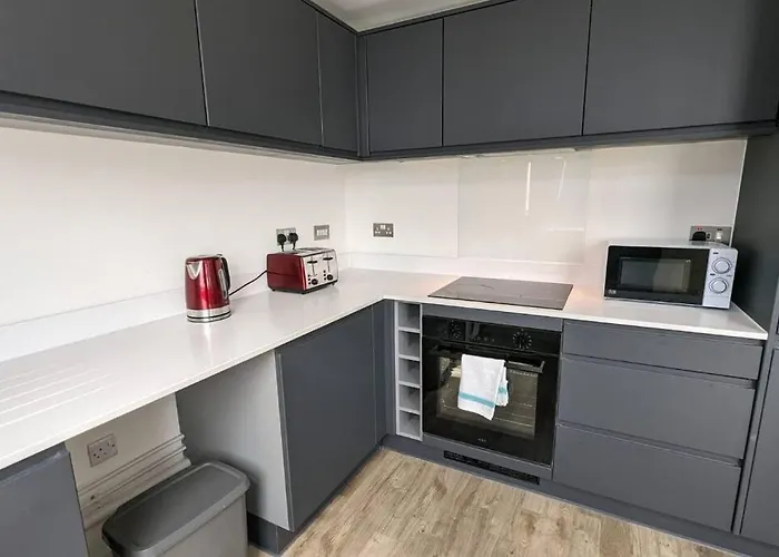 Апартаменты Lovely 1br Penthouse Near Mcr Stadiums Манчестер