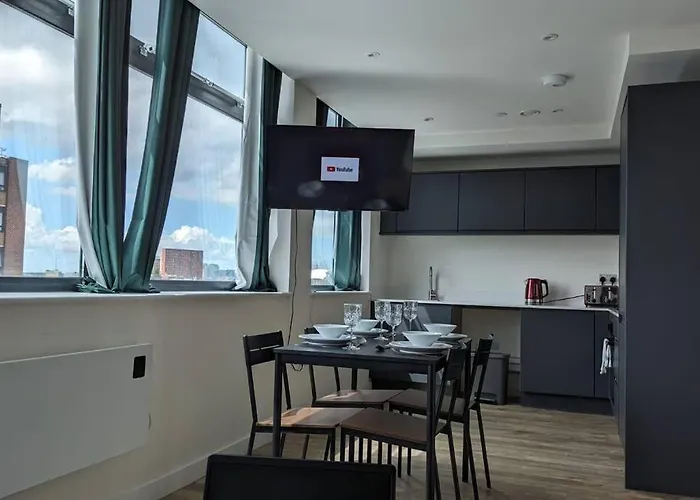 Lovely 1br Penthouse Near Mcr Stadiums *