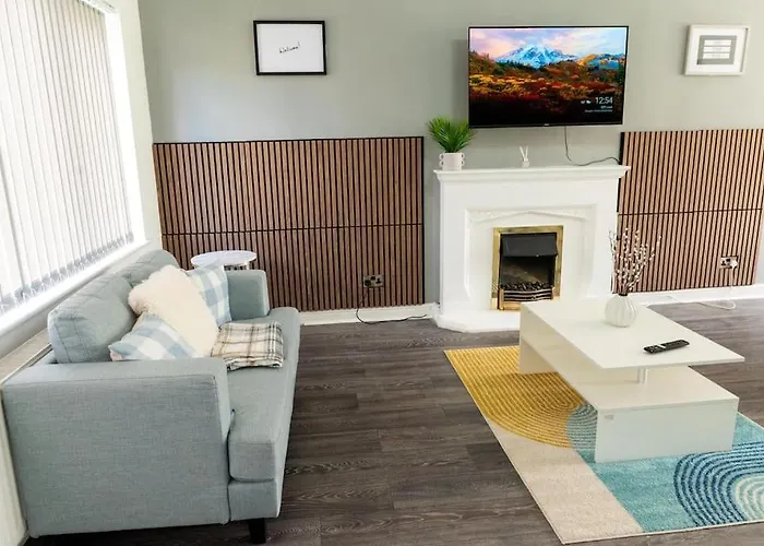 3 Bedroom House With En-suite Free Wifi And Parking * マンチェスター